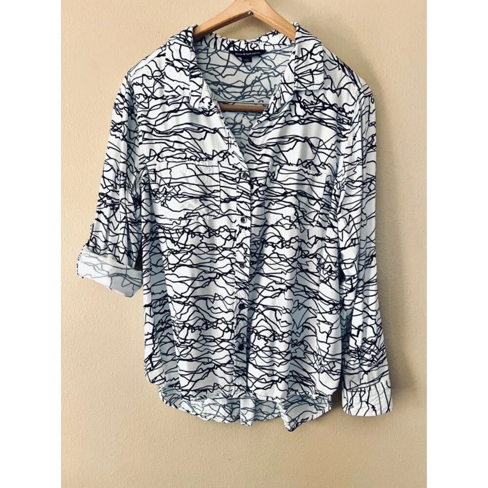 Womens Rock & Republic Black and White Abstract Shirt Size Medium